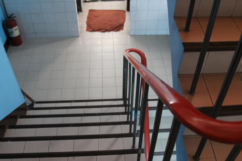 New C.H. Guest House Bangkok Bagian luar foto