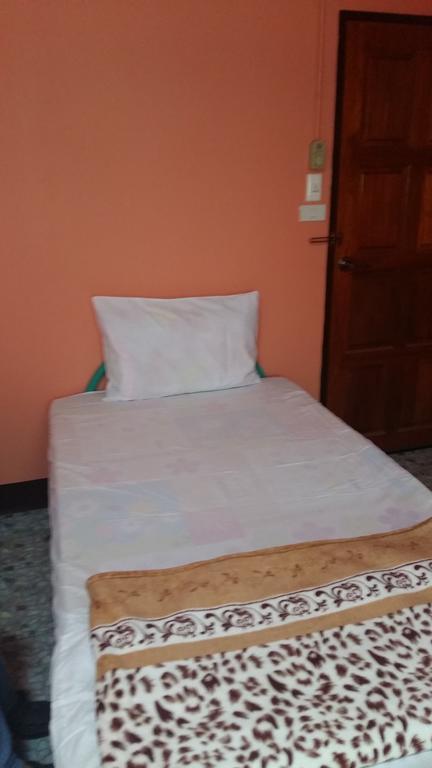 New C.H. Guest House Bangkok Ruang foto
