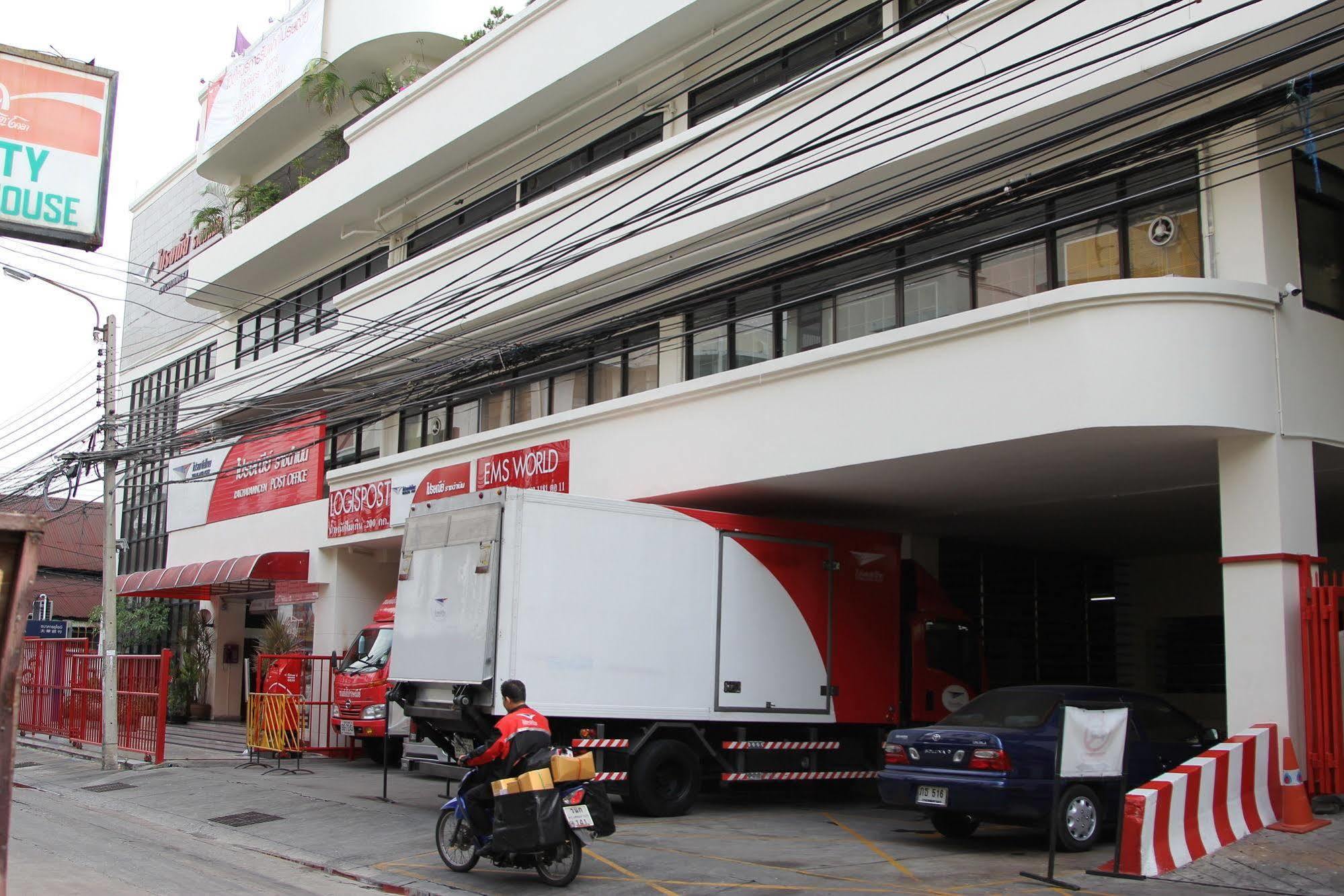 New C.H. Guest House Bangkok Bagian luar foto
