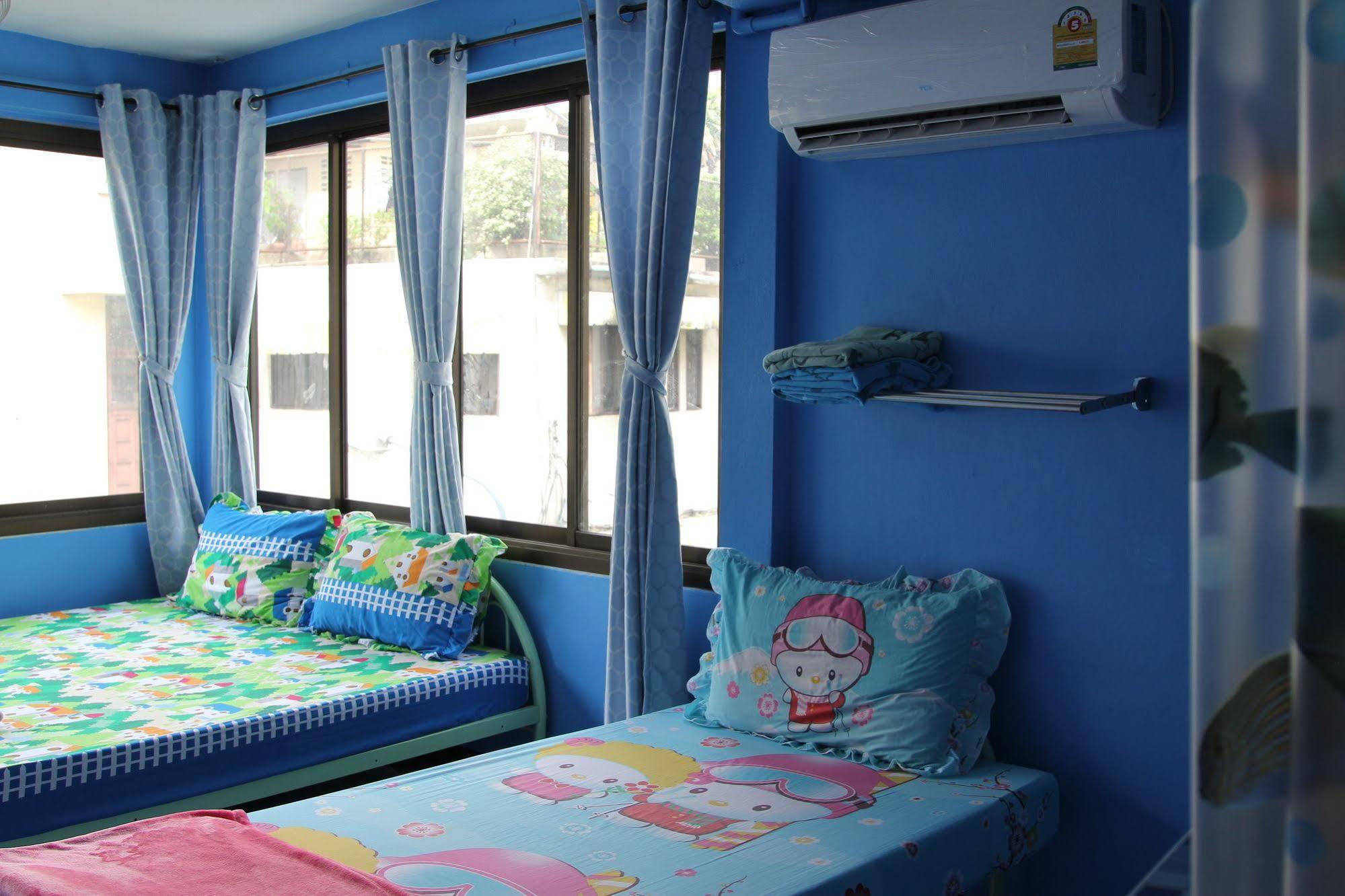 New C.H. Guest House Bangkok Bagian luar foto