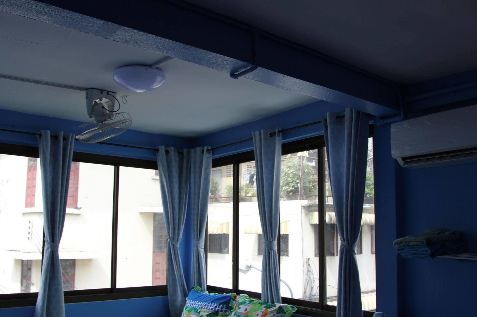 New C.H. Guest House Bangkok Bagian luar foto