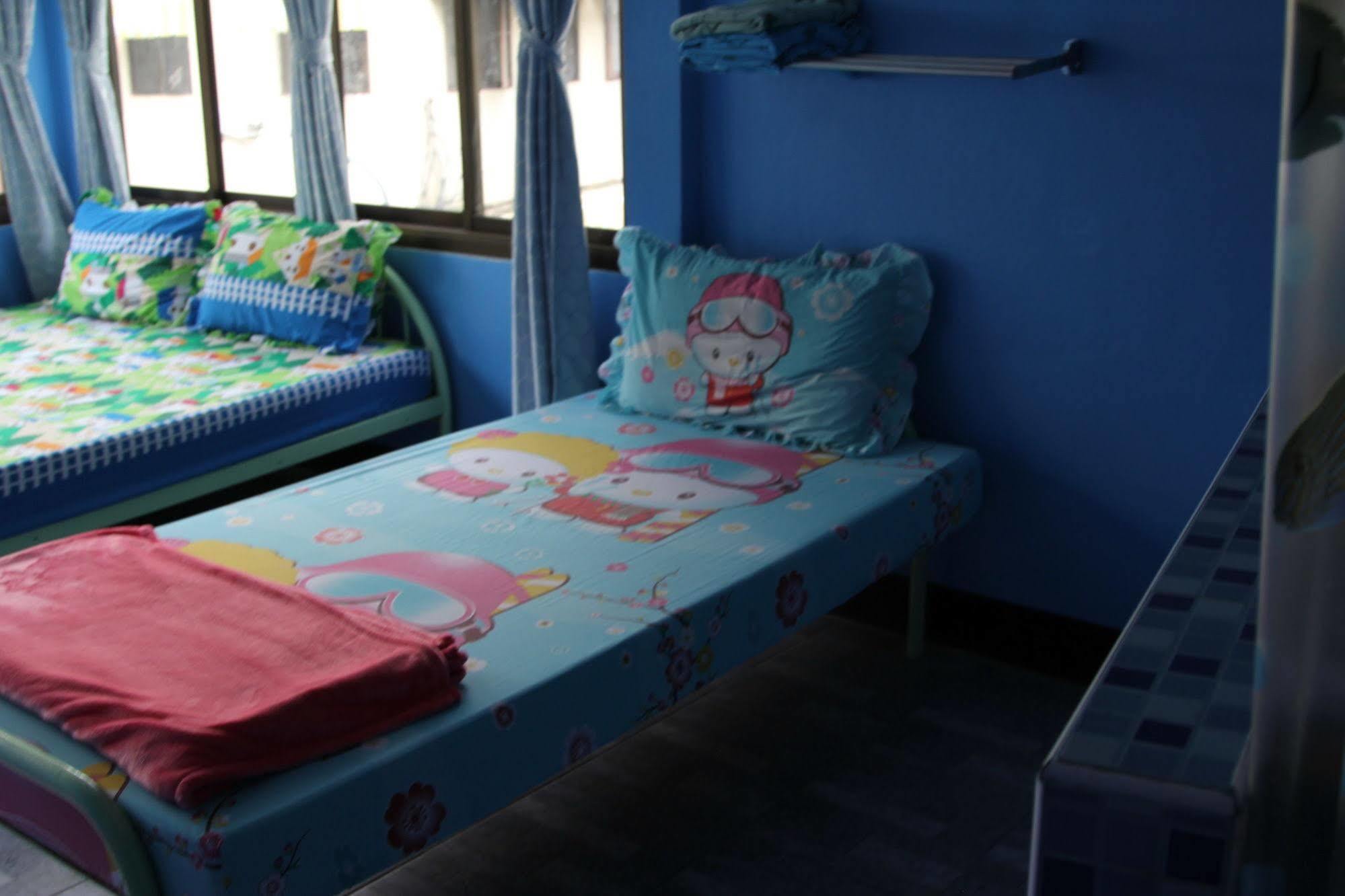 New C.H. Guest House Bangkok Bagian luar foto