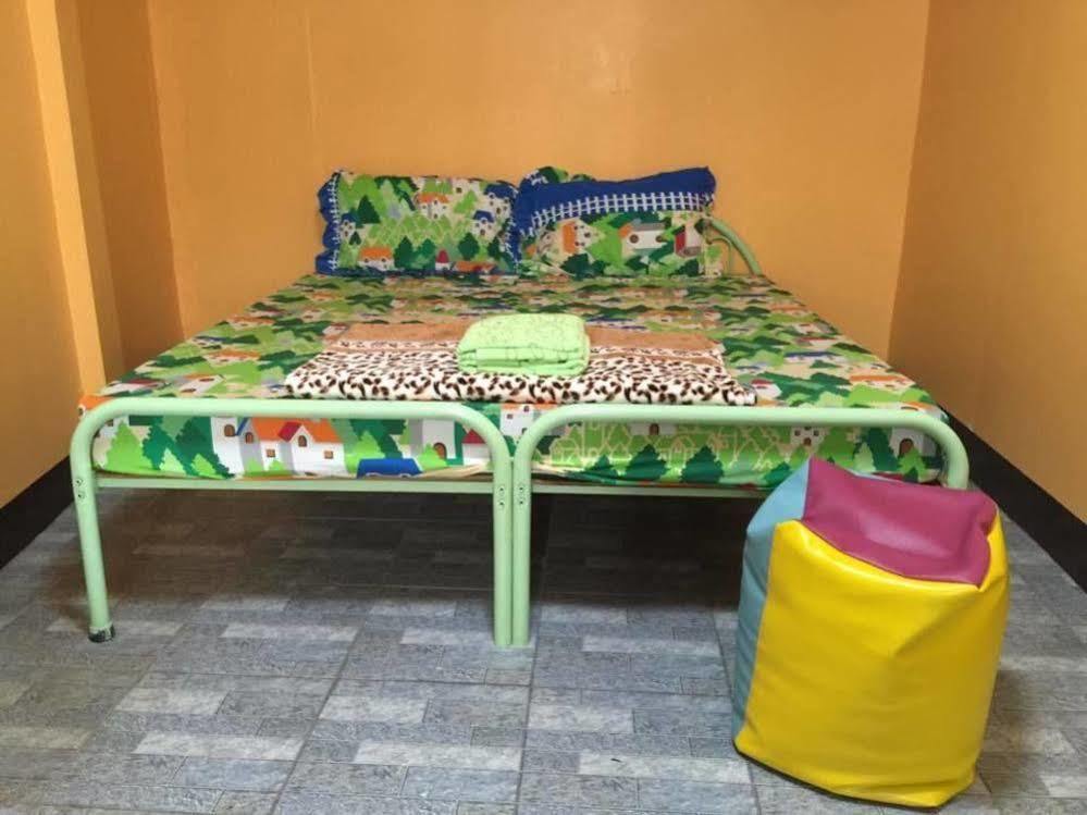 New C.H. Guest House Bangkok Bagian luar foto